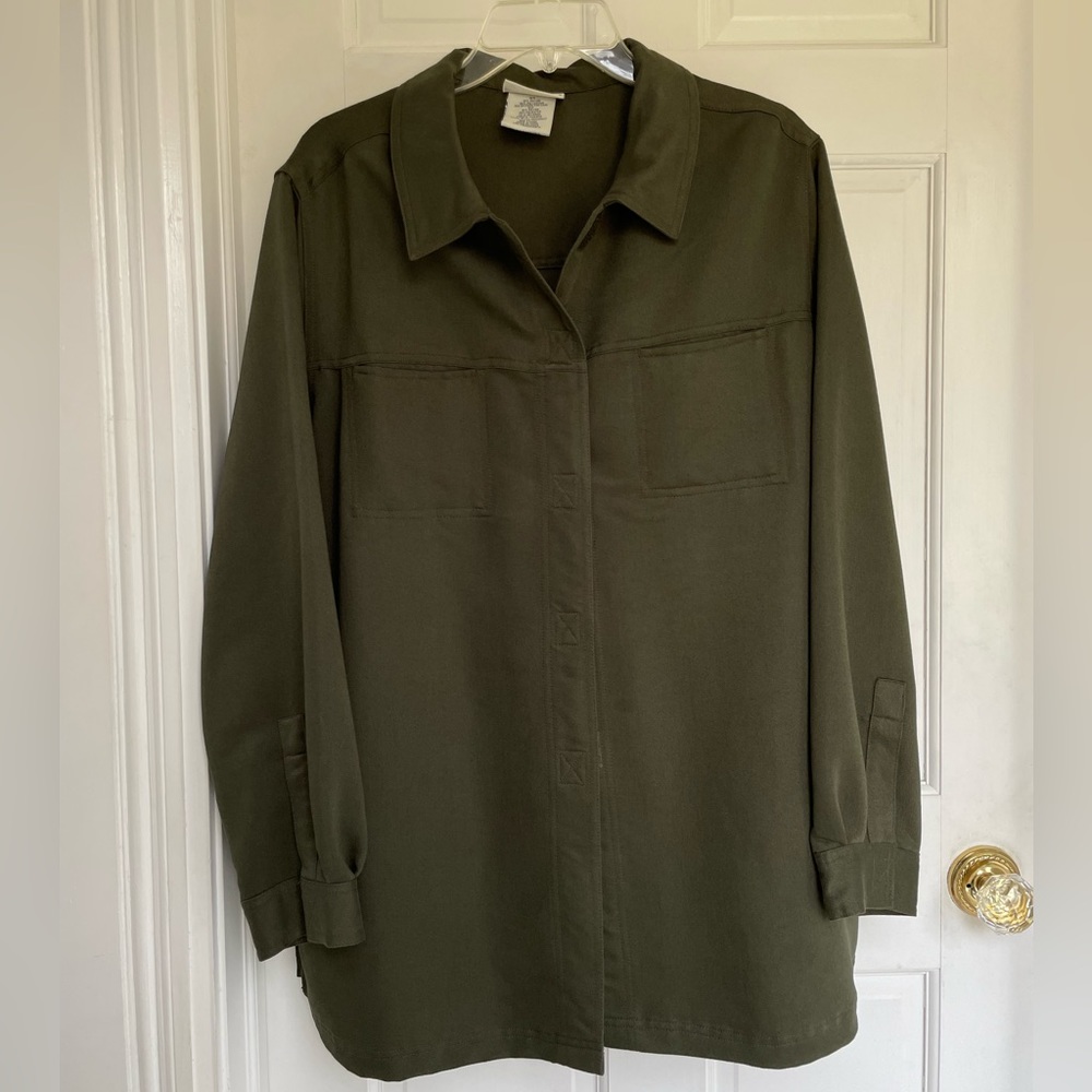 Beautiful and soft green jacket by white stag. Perfect for spring size 18 W.